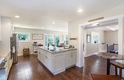 Buford House | Lakefront Retreat, Private Dock, Kayak, 3 Decks, Bar/Game Rm, Deep Water Cove