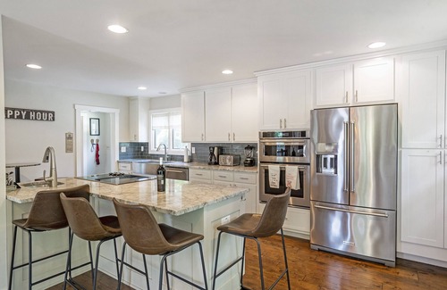 Buford House | Lakefront Retreat, Private Dock, Kayak, 3 Decks, Bar/Game Rm, Deep Water Cove