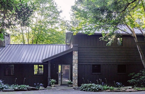 Lake Toxaway House | Lakefront Retreat in Quite Cove on Luxurious Lake Toxaway