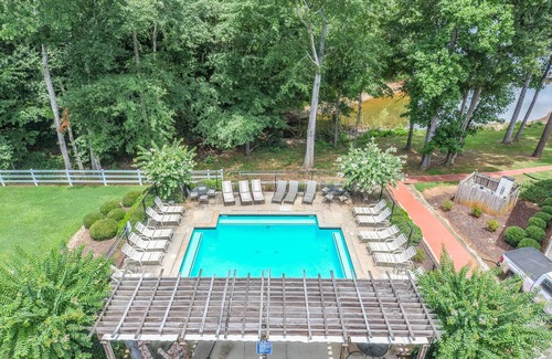 Hartwell House | Lakefront Retreat w/ Pool & Game Room near Downtown