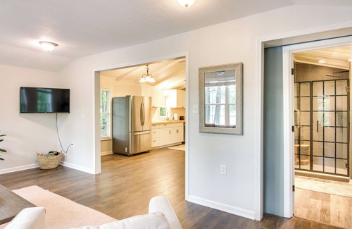 Ridgeway House | Lakefront Ridgeway Home w/Deck & Fire Pit!