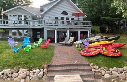 Wild Rose House | Lakefront, Sandy Beach, 4000 sq ft-sleeps 16, 6+ BR,3.5 bath-Pontoon Waverunner