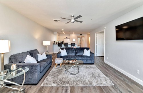 Scottsdale Ranch Condo | Lakefront Scottsdale Penthouse