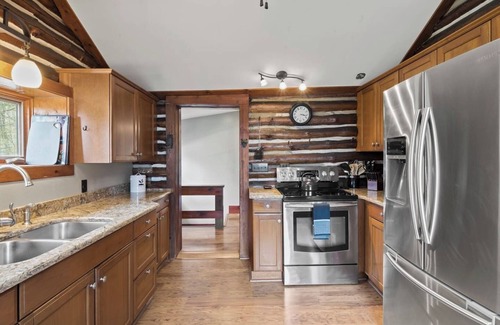 Geneva House | Lakefront | Seneca Wine Trail | Hot Tub | Dock