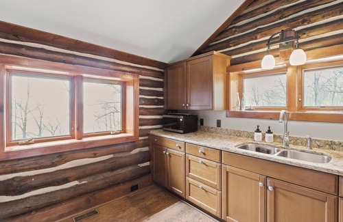 Geneva House | Lakefront | Seneca Wine Trail | Hot Tub | Dock