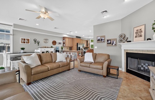 Hewitt House | Lakefront | Sleeps 10 Docks Kayaks Fire Pit