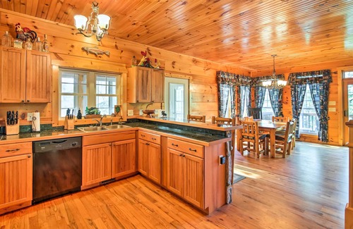 Fair Play Cabin | Lakefront South Carolina Abode w/Deck & Boat Dock