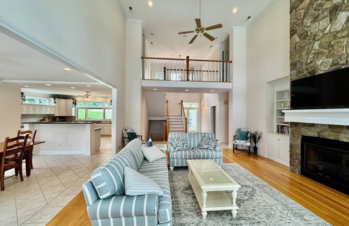 Loudon House | Lakefront Southern Charmer in Tellico Village