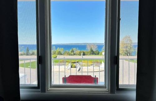 Petoskey Condo | Lakefront Sunset View King Suite