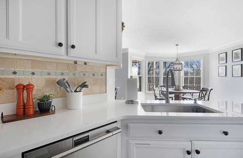 Gallatin House | Lakefront, Swimming pool family home minutes from downtown Nashville