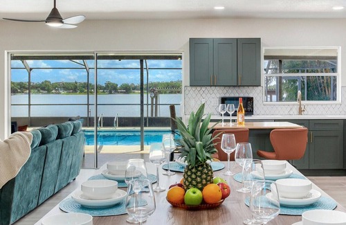 Orient Park House | Lakefront Tampa/Heated Pool/Sunrise Views/Kayaks/Games/Outdoor Bar/Sleeps 10