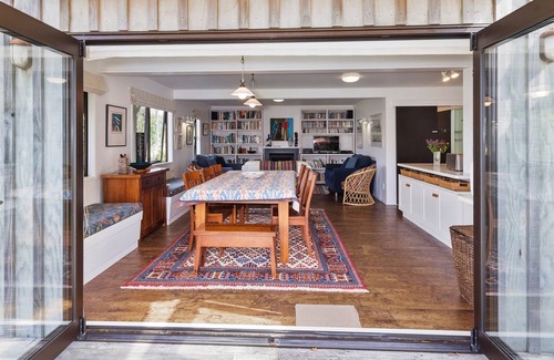 Lake Tarawera Cottage | LAKEFRONT TARAWERA - LAKE TARAWERA HOLIDAY HOME in Hamurana