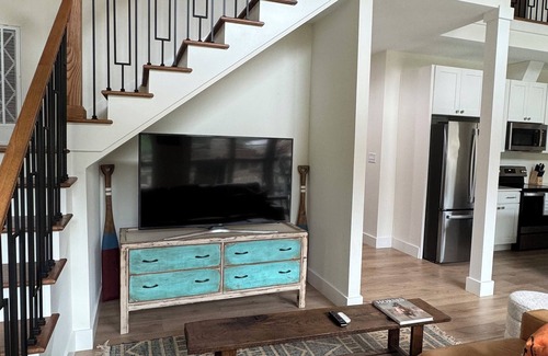 Friendsville Cottage | LAKEFRONT - TN Stud Cottage, Adjacent TN Mare Cottage