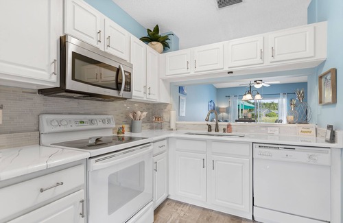 Sabal Harbour House | ⚓Lakefront townhome w/backyard paradise and amazing community amenities!⚓🐕🌅
