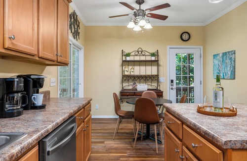 Seneca House | Lakefront Treehouse Retreat Minutes from Clemson University!
