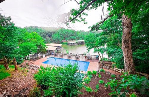 Village of Four Seasons House | Lakefront Treetop Village 2bd3badeckpool-6pp