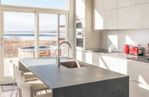 Laugarvatn House | -Lakefront Villa-