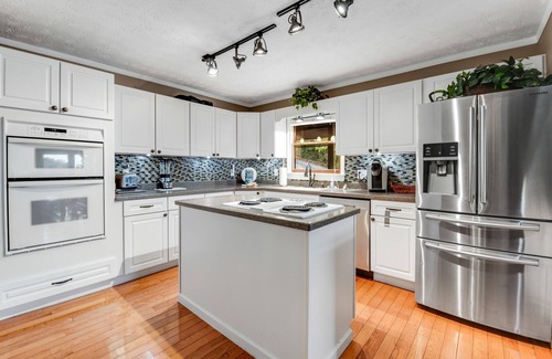 Jefferson City House | Lakefront w/free attract tickets, covered porches, outdoor fire pit, Dog Friend
