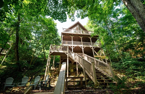 Speedwell House | Lakefront w/Private Dock, 7 BR, Free Kayaks, Firepit, Hot Tub