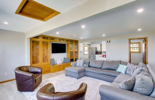 Winneconne House | Lakefront Winneconne Home w/Private Dock!