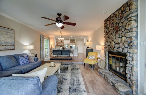 Mid America Condo | Lakefront with covered boat slip