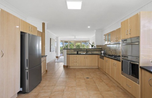 Wamberal House | Lakefront with room for all the family