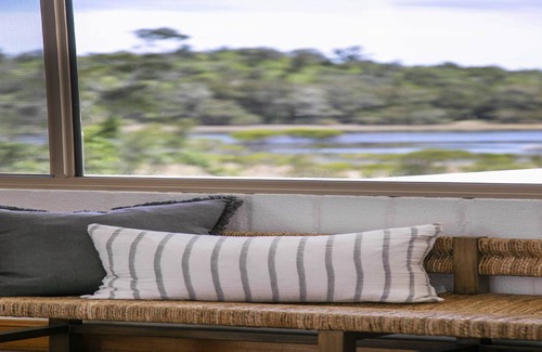Wamberal House | Lakefront with room for all the family