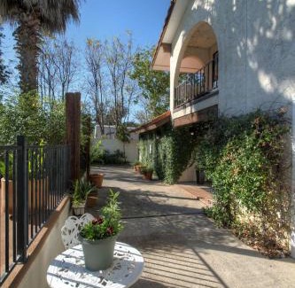 Canyon Lake Bed & Breakfast | Lakehouse Bed and Breakfast