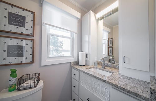 Columbus Cottage | Lakehouse, cozy, beautiful view of Lake Oliver, quiet and peaceful.