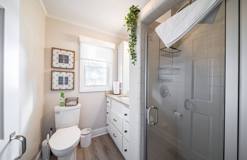 Columbus Cottage | Lakehouse, cozy, beautiful view of Lake Oliver, quiet and peaceful.