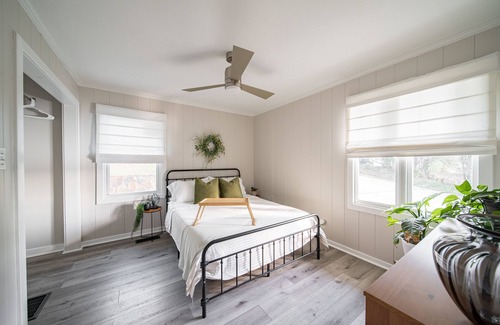 Columbus Cottage | Lakehouse, cozy, beautiful view of Lake Oliver, quiet and peaceful.