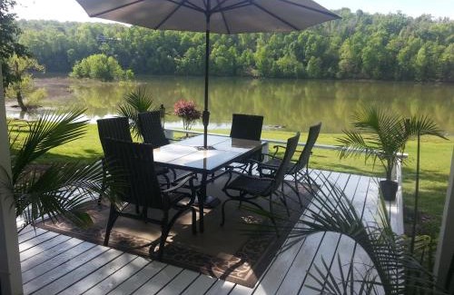 Rogers Apartment | Lakehouse has Spectacular View plus Easy Access!