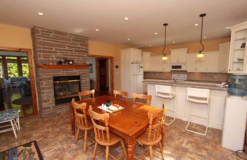 South Bruce Peninsula Cottage | Lakehouse in Beautiful Oliphant-Spectacular Views!nn