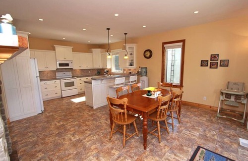 South Bruce Peninsula Cottage | Lakehouse in Beautiful Oliphant-Spectacular Views!nn
