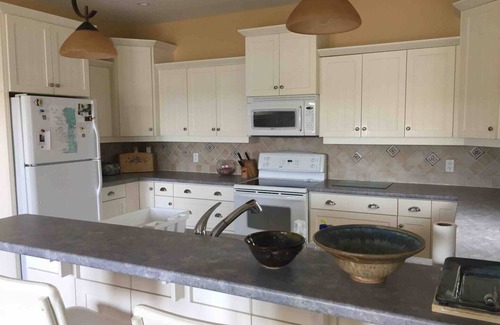 South Bruce Peninsula Cottage | Lakehouse in Beautiful Oliphant-Spectacular Views!nn