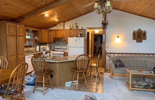 Montello House | Lakehouse Paradise w/Hot Tub Near Cascade Mountain