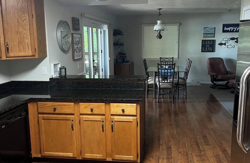 Paw Paw House | Lakehouse Retreat: 5 Bedrooms, Sleeps 22