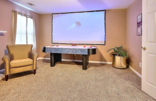 Conyers House | Lakehouse w/game room, movie projector, pool table, 20 mins to downtown ATL.