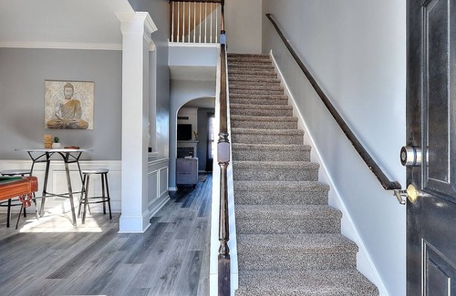 Conyers House | Lakehouse w/game room, movie projector, pool table, 20 mins to downtown ATL.