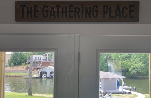 Eatonton House | LakeHouse w/Great Views-Newly Renovated-private boat house/dock & fire pit