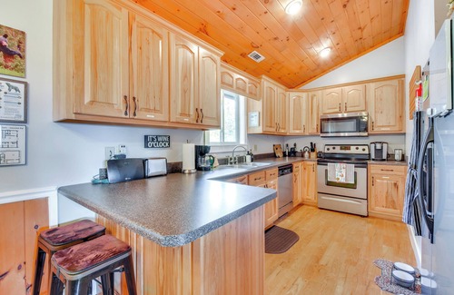 Wiley Cabin | Lakemont Mountain Cabin w/Game Room & Hot Tub!