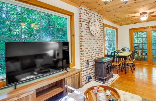 Lakemont House | Lakemont Vacation Rental with Screened-In Porch!