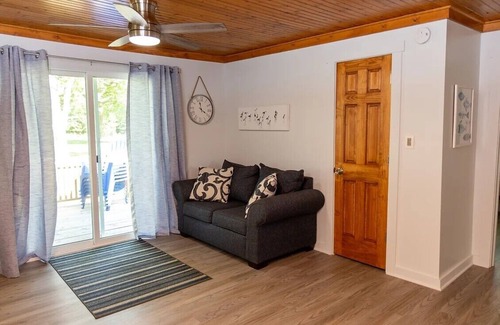 Madison-on-the-Lake Cottage | LakePointe Shores # 7 Welcoming 3-bedroom cottage in Madison on the Lake