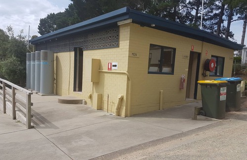 Kalimna RV Rental | Lakes Caravilla Caravan Park