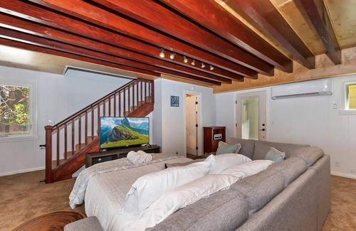 Lake Arrowhead Ski Chalet | Lakes Edge Lodge A-frame steps away from the lake
