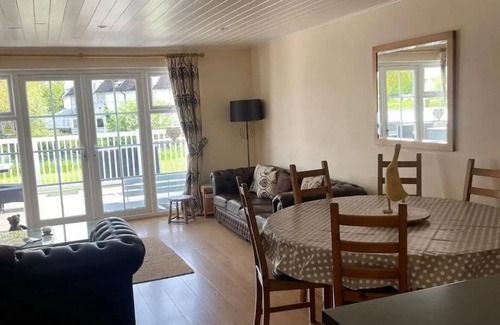 South Cerney Cabin | Lake’s End Lodge.