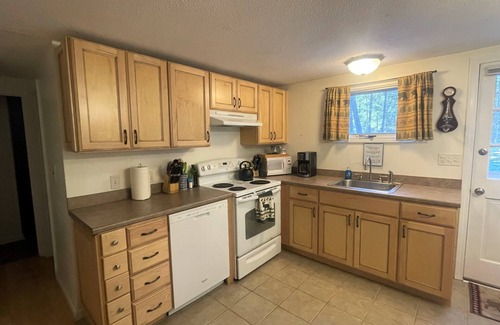 Bridgton Cabin | Lakes & Mountain Experience! 4 Seasons Getaway - 3 Bed Cozy Cabin