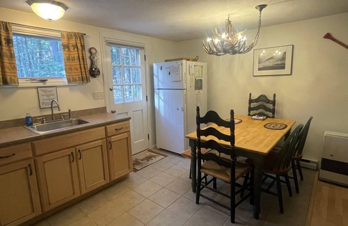 Bridgton Cabin | Lakes & Mountain Experience! 4 Seasons Getaway - 3 Bed Cozy Cabin