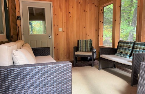 Bridgton Cabin | Lakes & Mountain Experience! 4 Seasons Getaway - 3 Bed Cozy Cabin