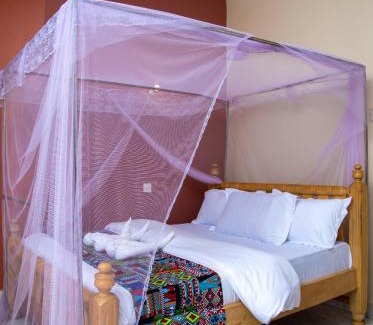 Entebbe Hotel | Lakeshore Bed and Breakfast